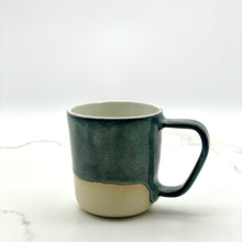 Lade das Bild in den Galerie-Viewer, -Linea Mug