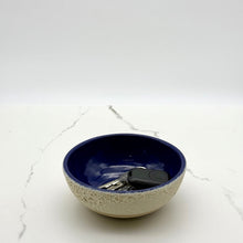 Lade das Bild in den Galerie-Viewer, Trinket Textured Bowl