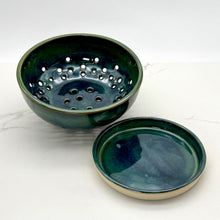Lade das Bild in den Galerie-Viewer, -Berry Bowl/Colander with Plate