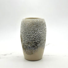Lade das Bild in den Galerie-Viewer, Crater Textured Vase