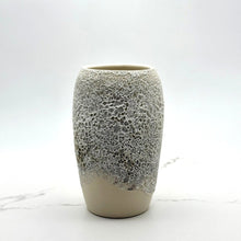 Lade das Bild in den Galerie-Viewer, Crater Textured Vase