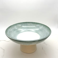 Lade das Bild in den Galerie-Viewer, Pedestal Fruit Bowl