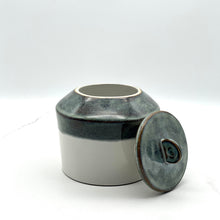 Lade das Bild in den Galerie-Viewer, Niko Ceramic Studio