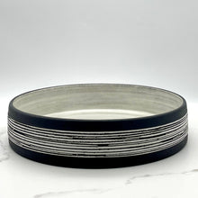 Lade das Bild in den Galerie-Viewer, -Shallow Serving/Fruit Bowl