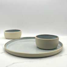 Lade das Bild in den Galerie-Viewer, -Platter with 2 Dip Bowls