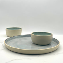 Lade das Bild in den Galerie-Viewer, -Platter with 2 Dip Bowls