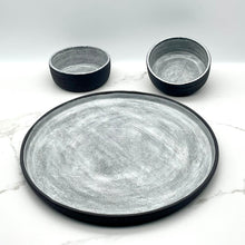 Lade das Bild in den Galerie-Viewer, -Platter with 2 Dip Bowls