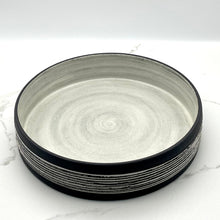 Lade das Bild in den Galerie-Viewer, -Shallow Serving/Fruit Bowl