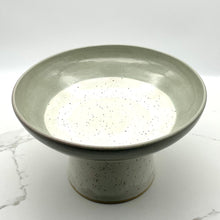 Lade das Bild in den Galerie-Viewer, -Pedestal Fruit Bowl