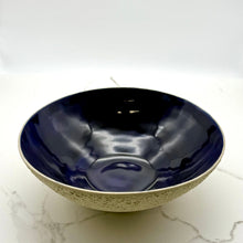 Lade das Bild in den Galerie-Viewer, Crater Textured Bowl
