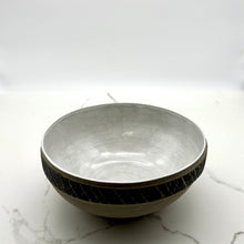 Lade das Bild in den Galerie-Viewer, Decorative Textured Bowl
