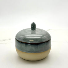 Load image into Gallery viewer, Container w Knob Lid

