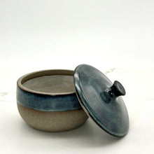Load image into Gallery viewer, Container w Knob Lid
