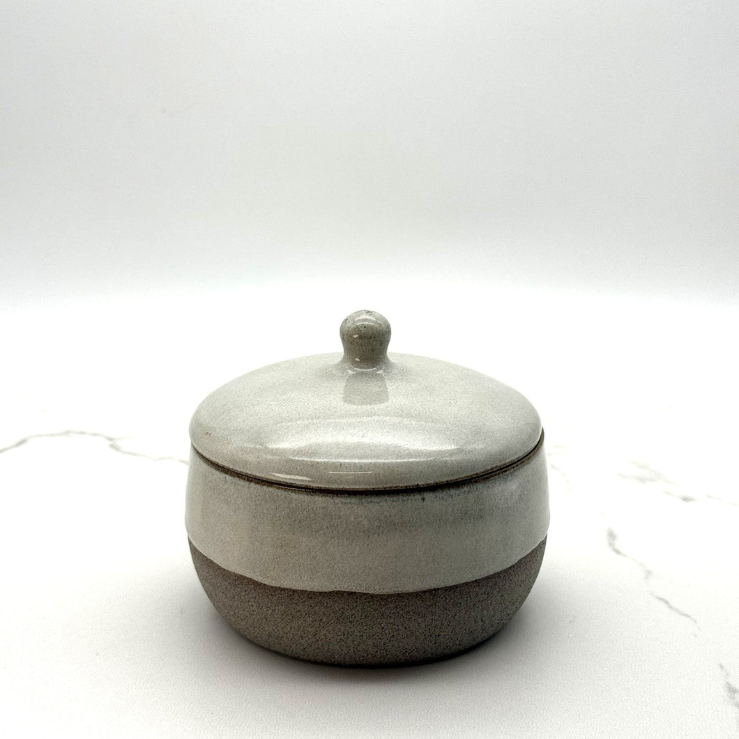 Container w Knob Lid