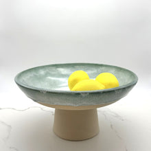 Lade das Bild in den Galerie-Viewer, Pedestal Fruit Bowl
