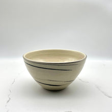 Lade das Bild in den Galerie-Viewer, Agateware Decorative Bowl #2   Niko  Ceramic Studio.
